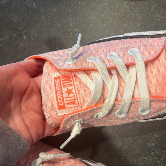 Women’s converse slip on sneakers. - Picture 3 of 5